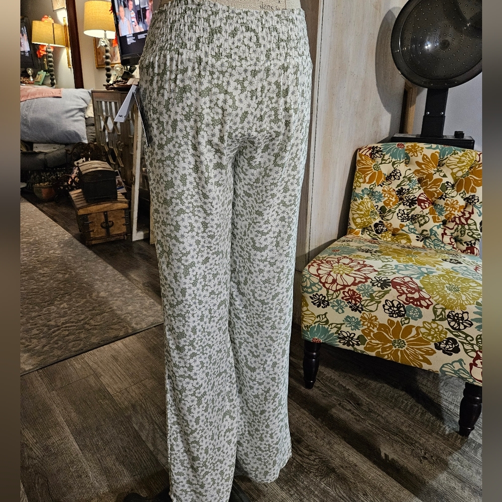 ONeill Womens Johnny Bridgette Ditsy Beach Pant ⛱️ Color is Aloe Size is Small!! - Picture 4 of 13